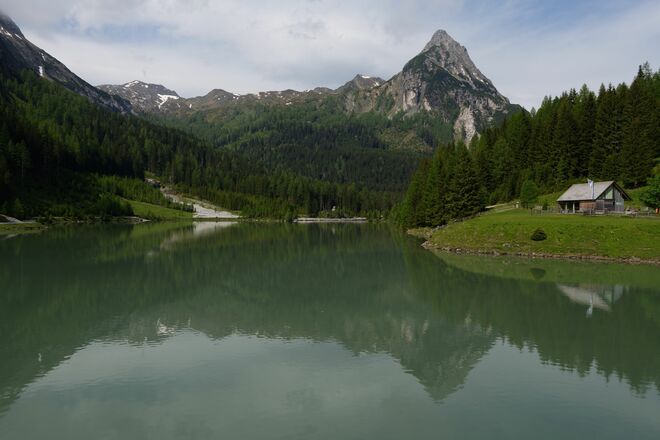 Schlierersee mit pyramiedenförmiger Riedingspitze