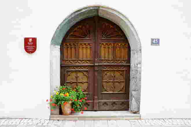 Schöne alte Tür am Stauferhaus (16. Jhd.)