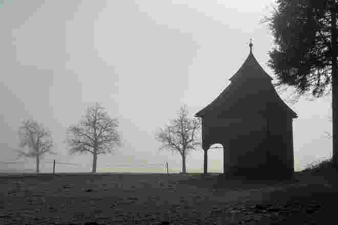 Kappelle im Nebel