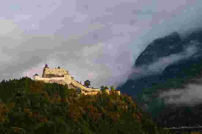 Festung Hohenwerfen im Morgenlicht