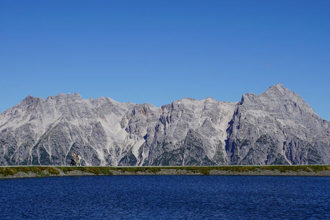 Blick zu den Leoganger Steinbergen - kinderwagentauglicher Wanderweg