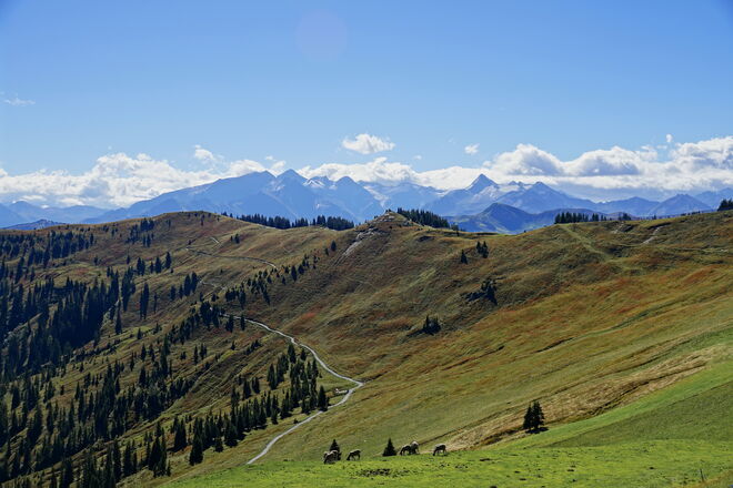 Die Föhnwolken wälzen sich über den Alpenhauptkamm