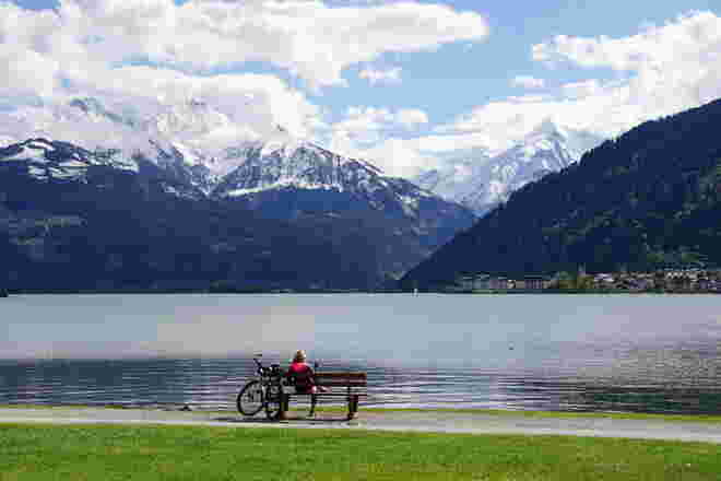 Rast am Seeufer