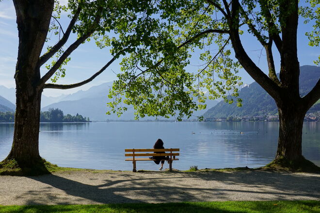 Die warme Nachmittagssonne am Zeller See genießen