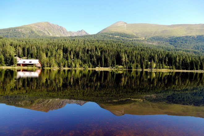 Der See und seine Berge