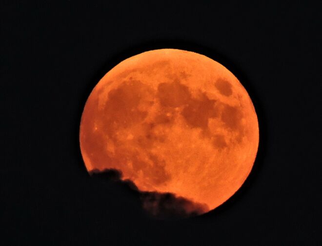 Partielle Mondfinsternis Teil 1