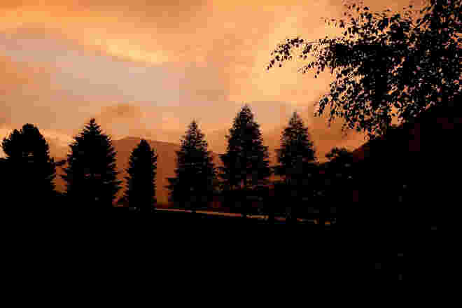 Leuchtender Abendhimmel