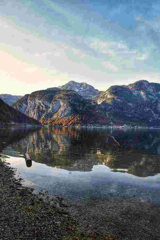 Reflektionen am Hallstaetter See 
