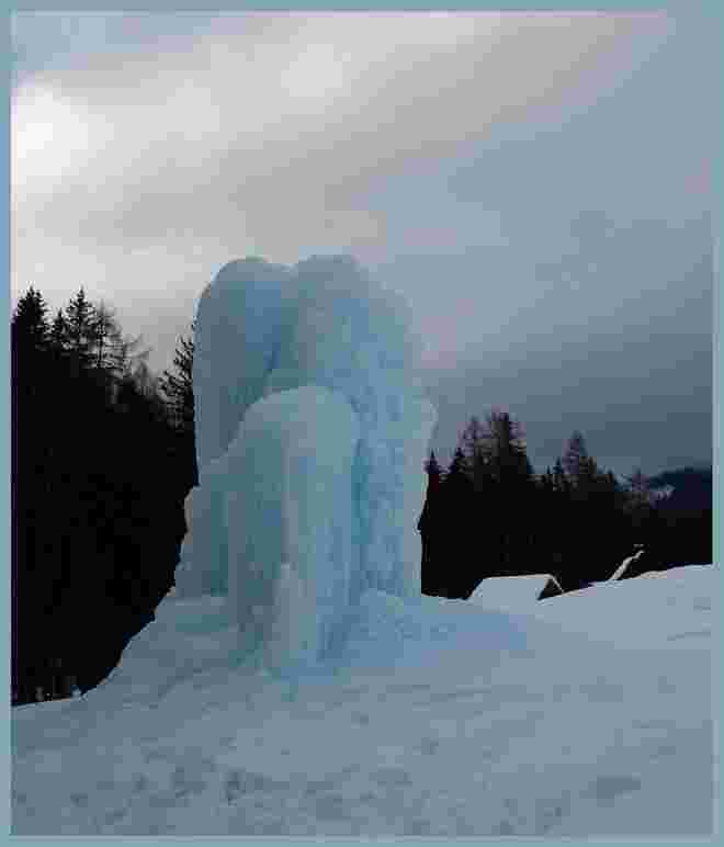 . . . frei wachsende Eisskulptur . . . 