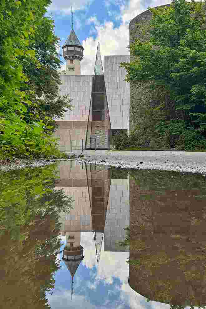 Gespiegelter Turm