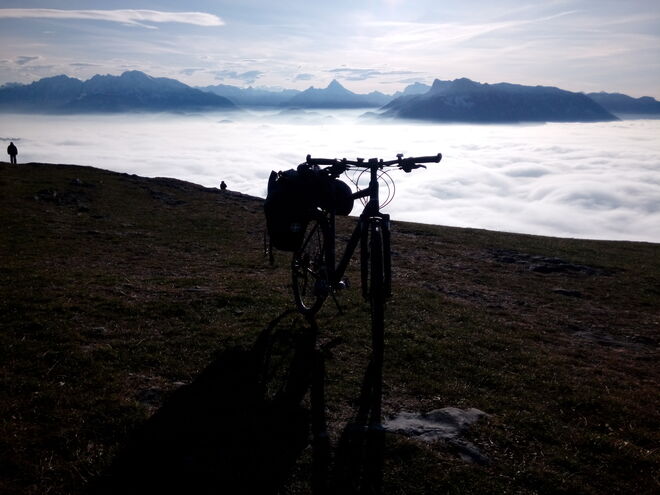 Mit dem Fahrrad der Sonne entgegen