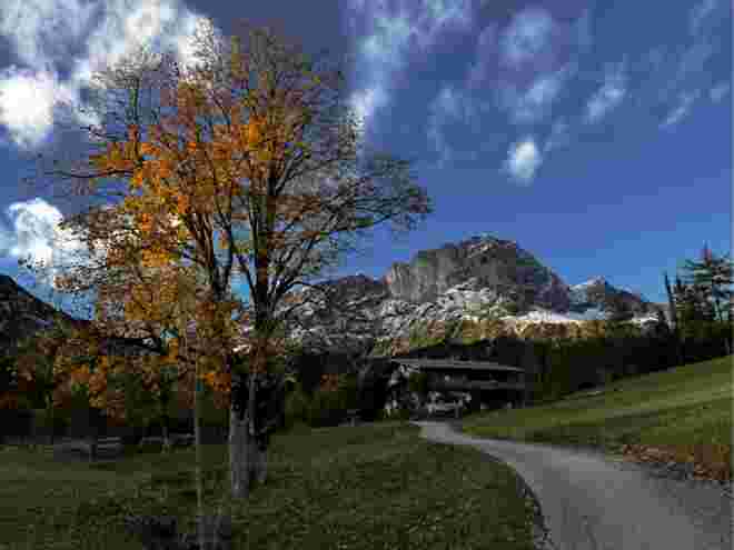 Hochthron vor Herbstlandschaft