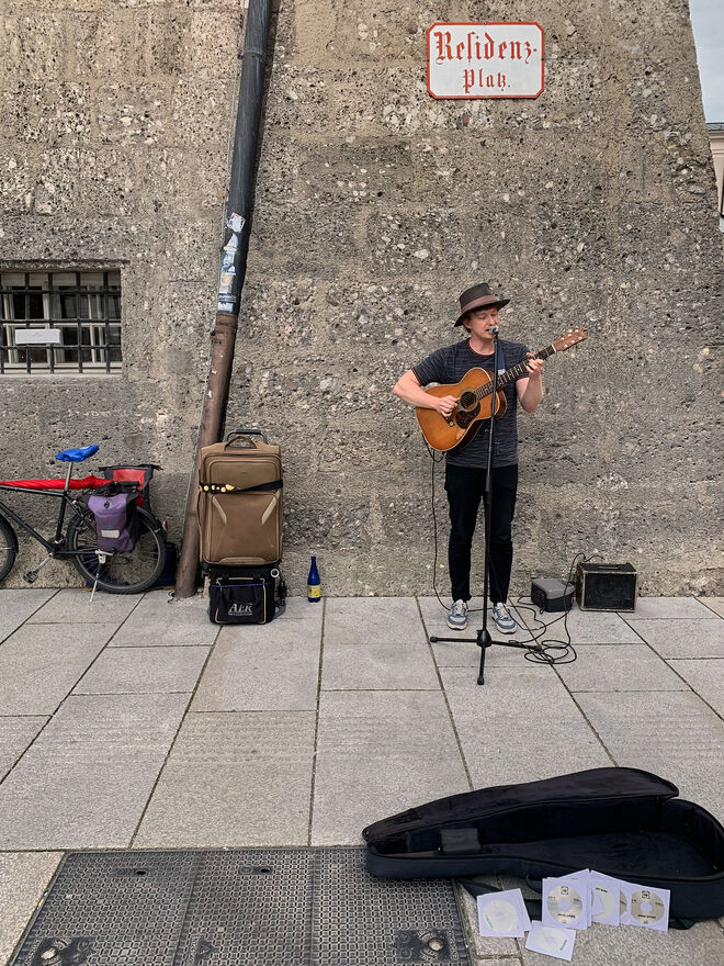 Hörenswerter Straßenmusikant
