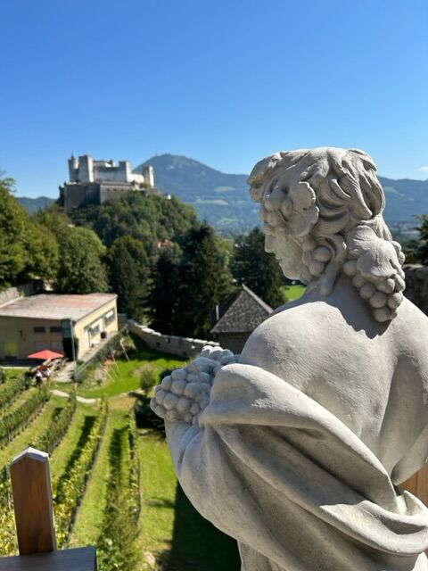 Enthüllung der Bacchus Statue an Mönchsberg