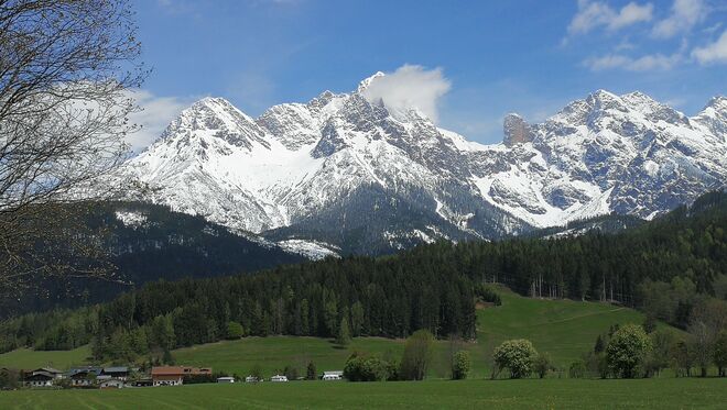 Herrliche Bergwelt im weißen Kleid