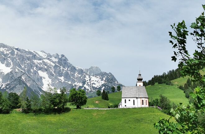 Idyllisches Dientner Kircherl