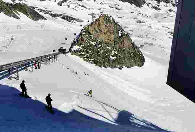 Snowboarder