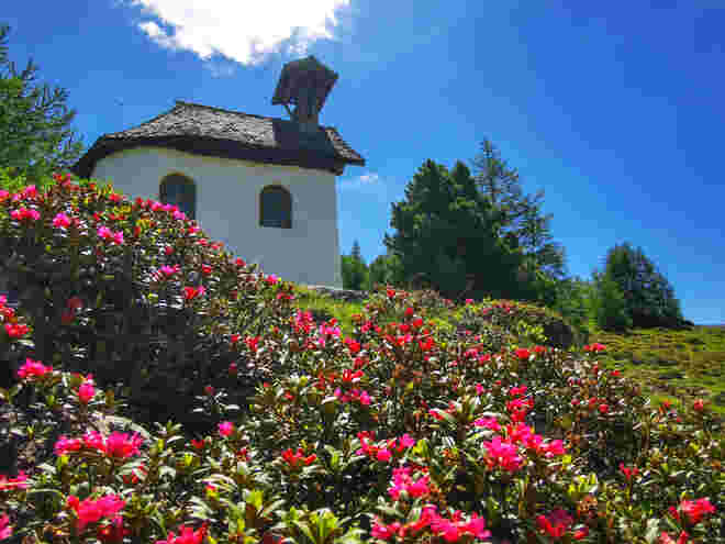 Kapelle im Festtagskleid