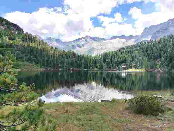 Wasser und weiter oben Reste vom ewigen Eis