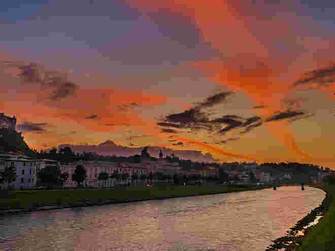 Abendhimmel über der Salzach