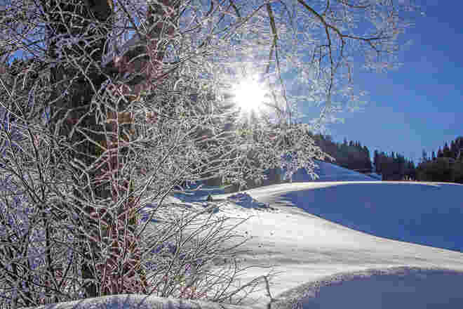 Glitzernder Schneevorhang in Heutal