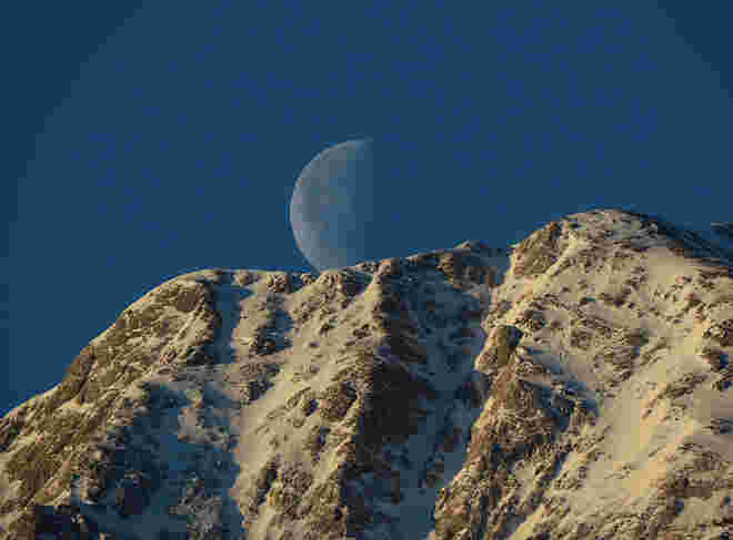 Mond über dem Freieck