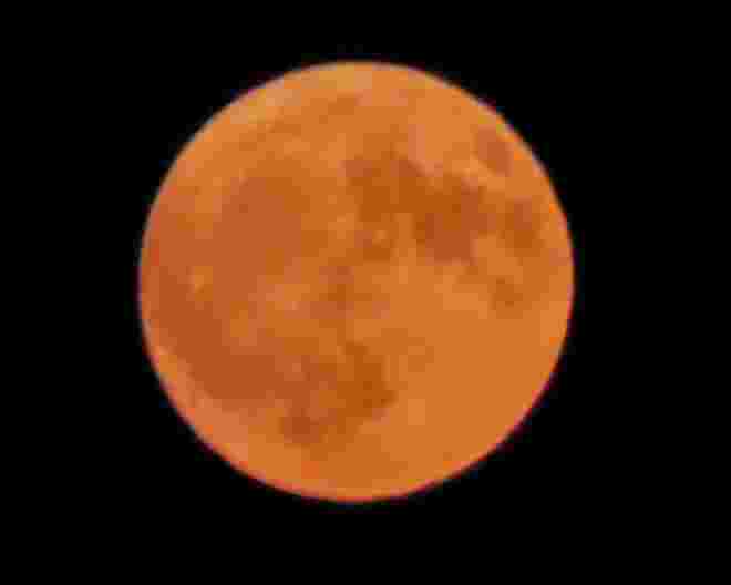 Erdbeermond