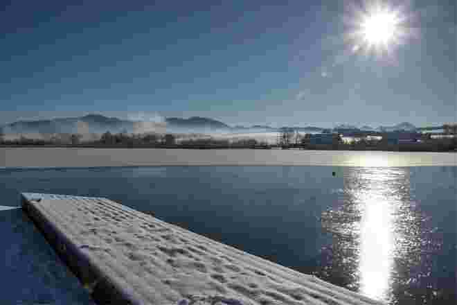 Ein " strahlender " Wintertag beim Strandbad Seekirchen 