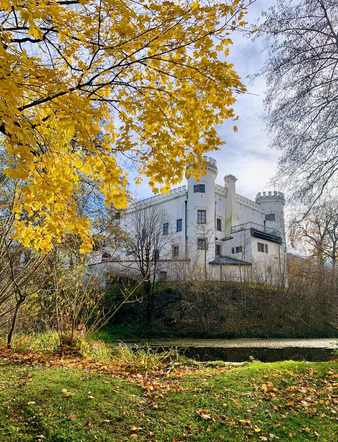 Schloss Marzoll im Spätherbst