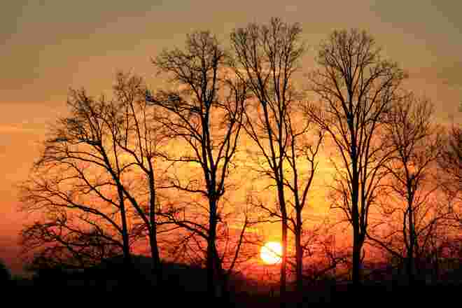 Farbintensiver Sonnenuntergang heute über  Eugendorf