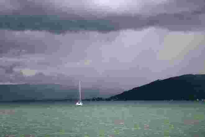 Regenstimmung am See