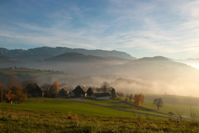 Nebelschwaden ziehen übers Land