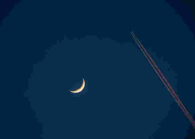 Mond mit Flieger...