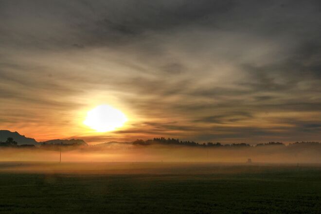 Mystischer Sonnenuntergang heute in Kothgumprechting / Seekirchen