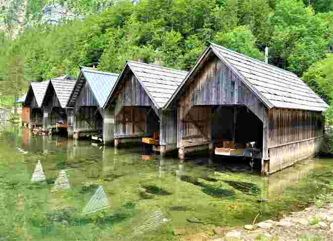 die Bootshäuser in Obertraun