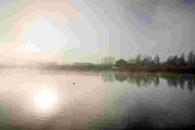 Nebelstimmung mit Morgensonne heute beim Strandbad Seekirchen 