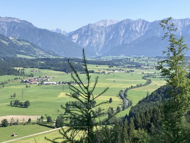 Saalbach schlängelt sich Rtg Saalfelden