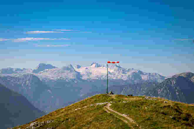 Gut bewacht vom Dachstein...