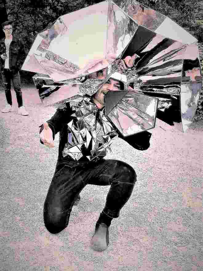 Charmanter Kniefall