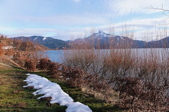 Immer noch Schnee am See...