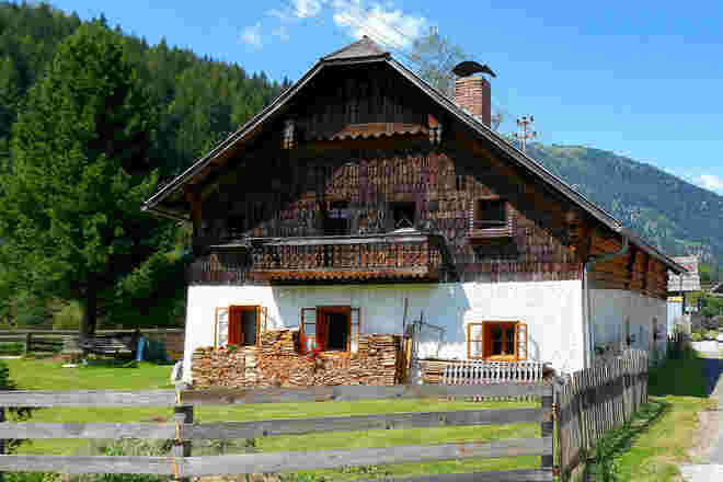 Haus mit  unverwechselbarem "Gesicht"