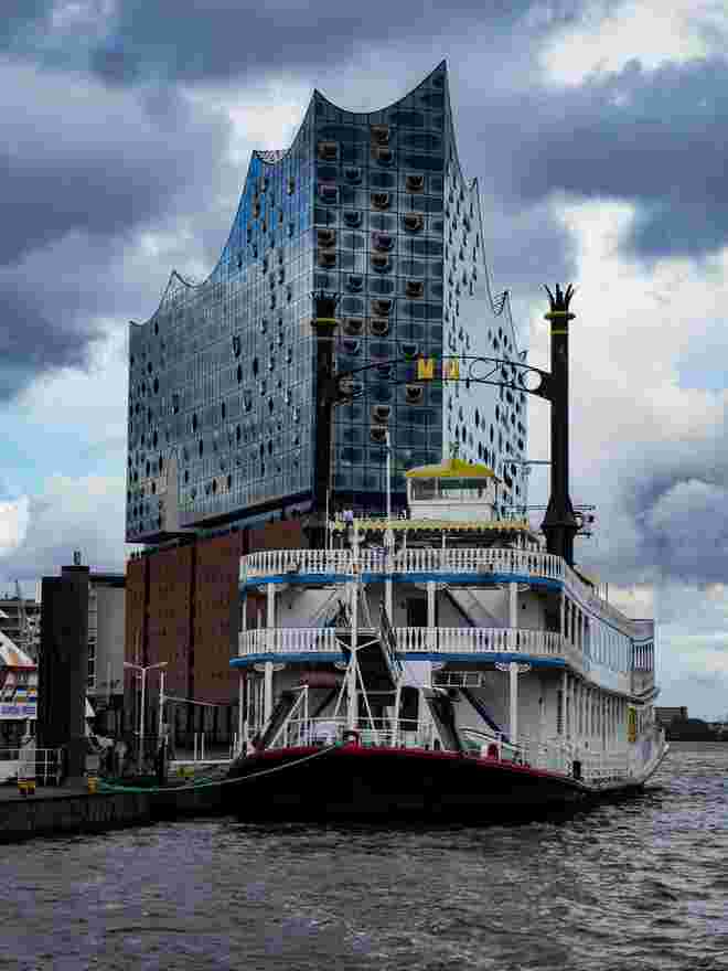 Elphi mit Riverboat