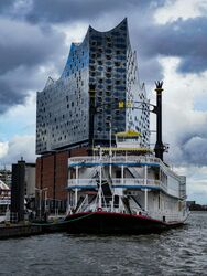 Elphi mit Riverboat