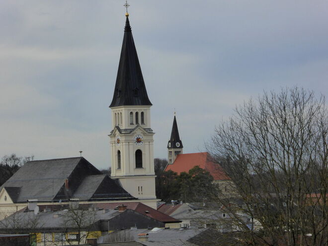 Zwei Kirchen, Oberndorf, Laufen
