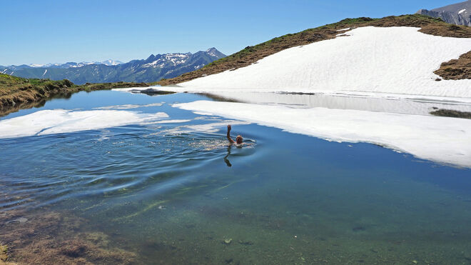 Schwimmbad mit Panoramablick