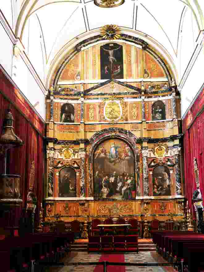 Altar mit viel Gold