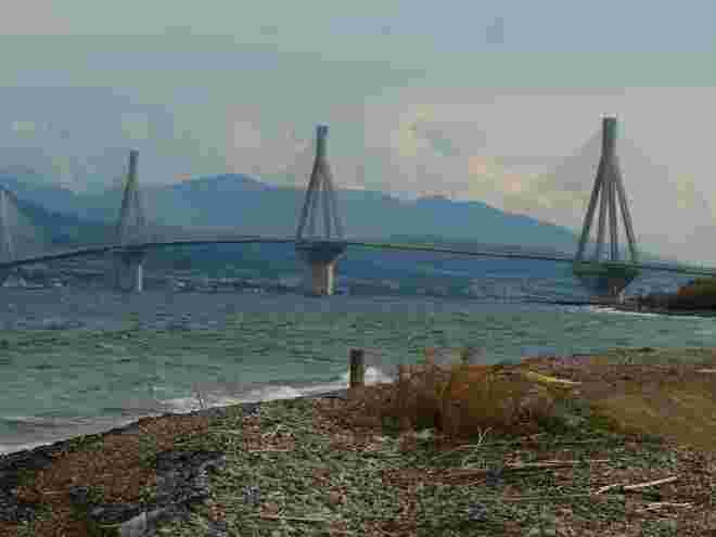 Rio-Andirrio-Brücke: zweitgrößte . . .