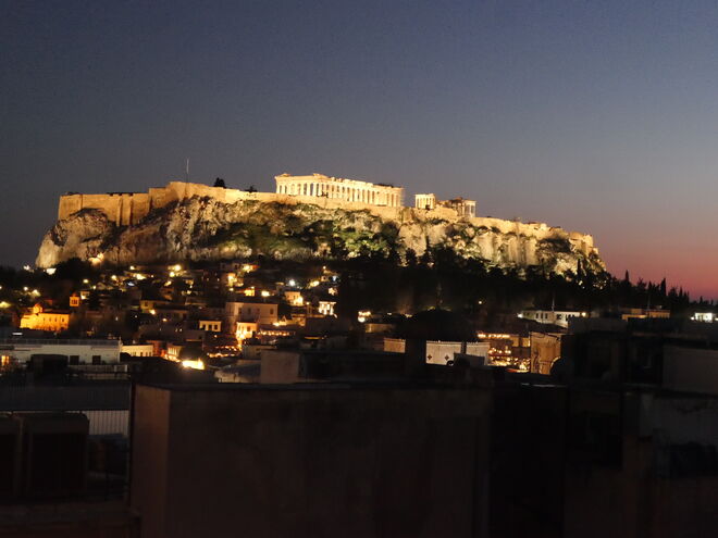 Die abendliche AKROPOLIS . . .