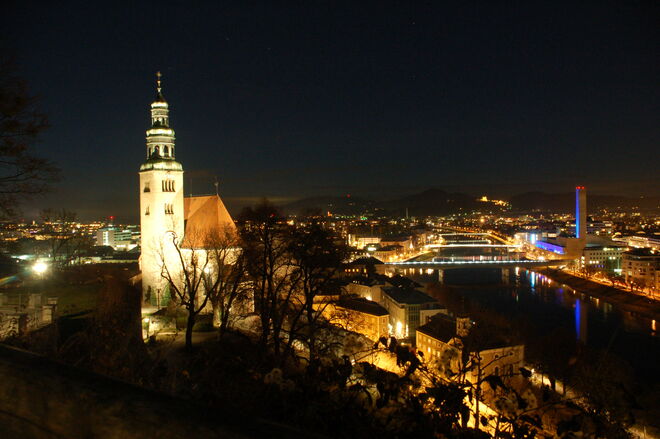 Müllner Kirche bei Nacht