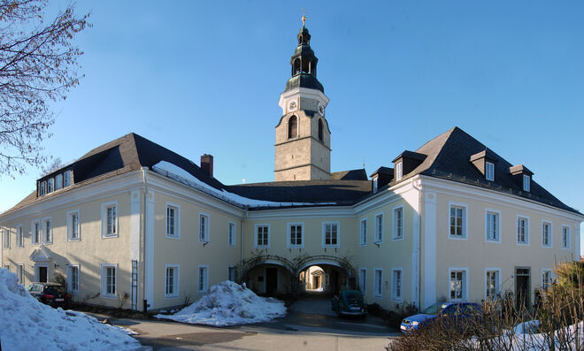 Pfarrhof mit Kirche 